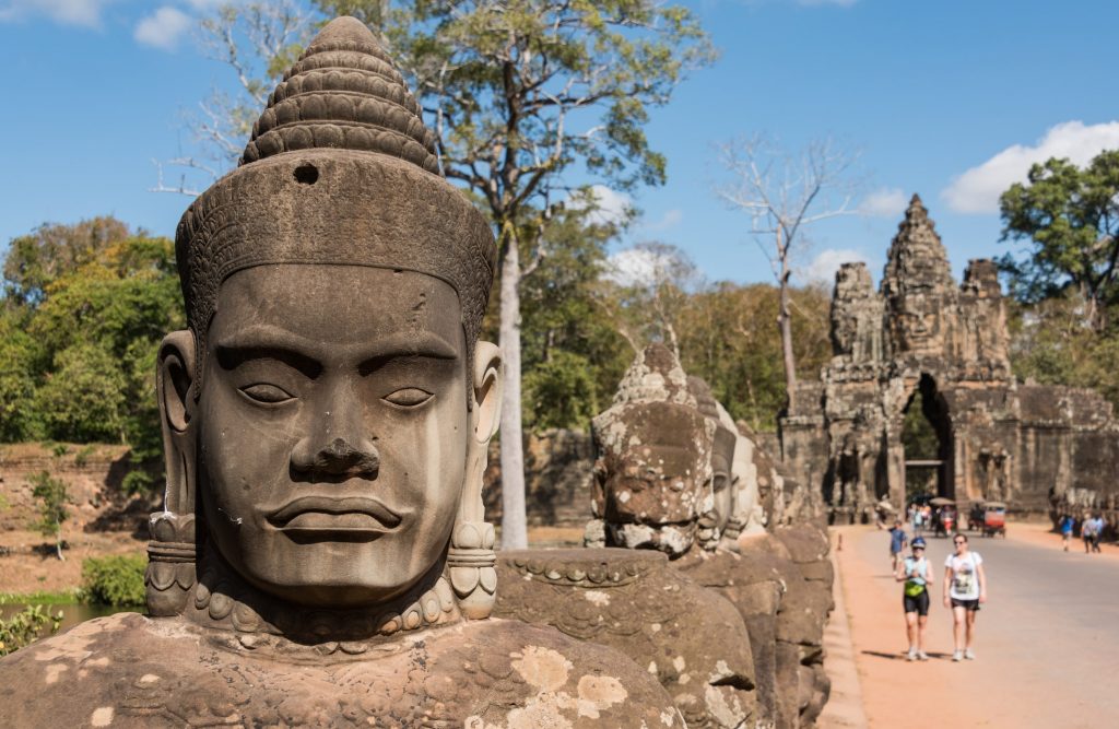 De visita por Camboya, Saray Esteso te muestra qué gestos cotidianos son de muy mala educación allí