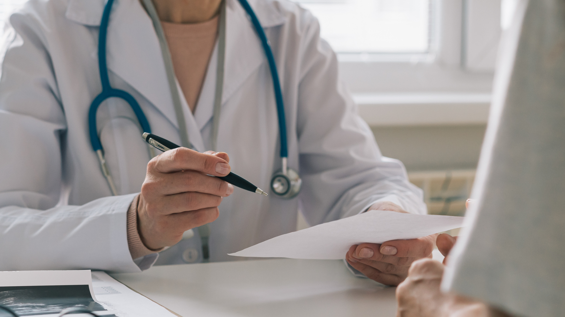 Los 33 médicos mejor valorados.