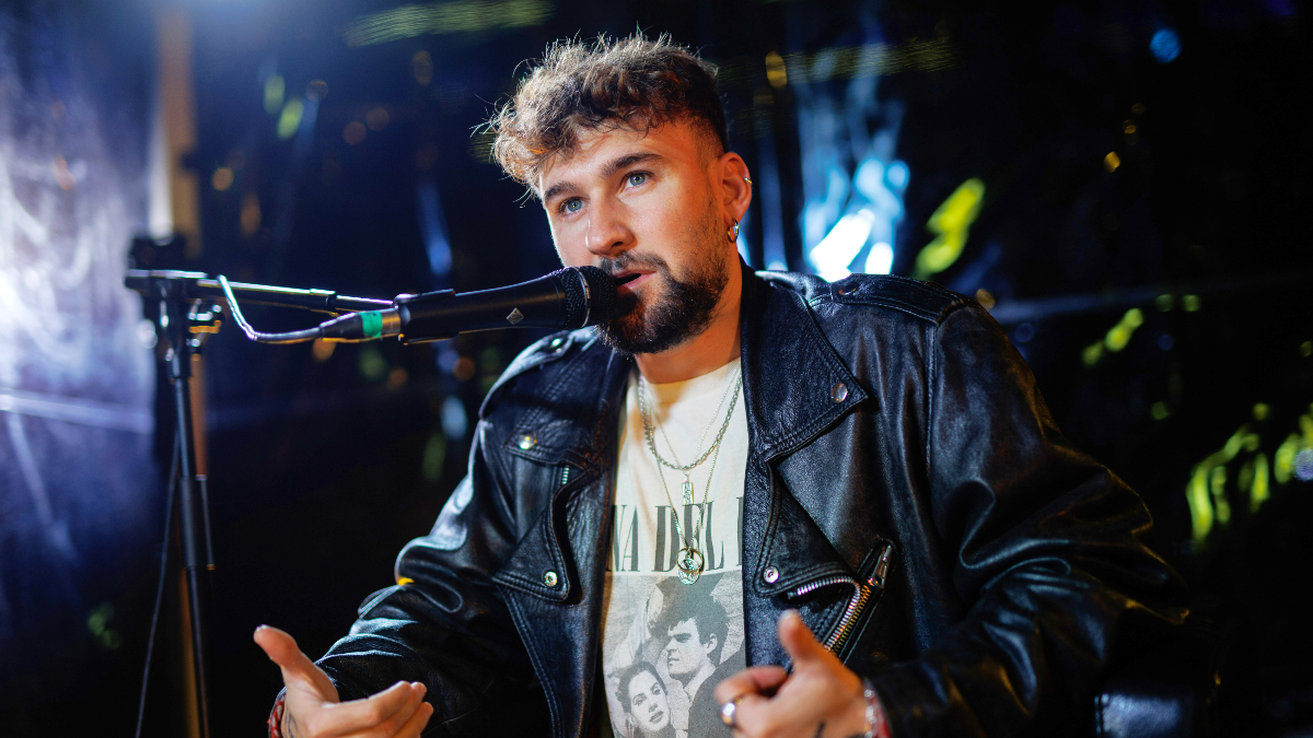 Dani Fernández lee Día del libro Liam Payne